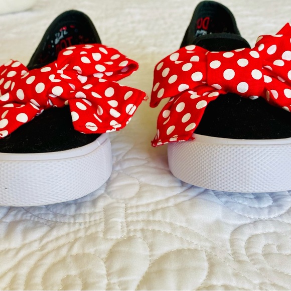 Minnie Mouse “All About The Bows” shoes - Picture 3 of 6